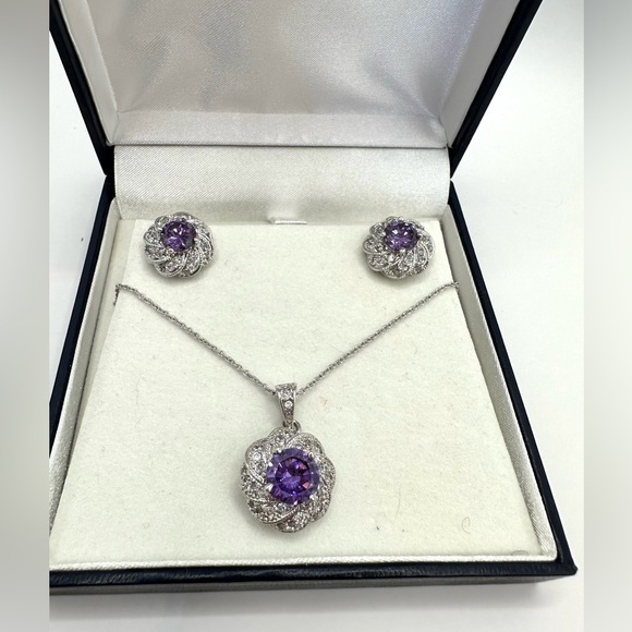 Necklace and earring set - Picture 4 of 9